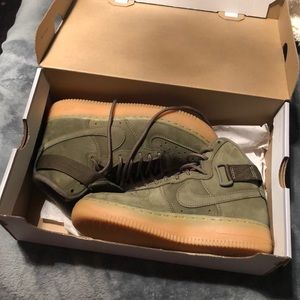 Olive green air force 1 high WB (gs)